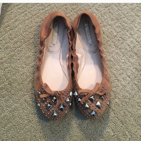 Authentic Prada flats  Vintage mauve colored with stud and bow detail - Picture 2 of 4